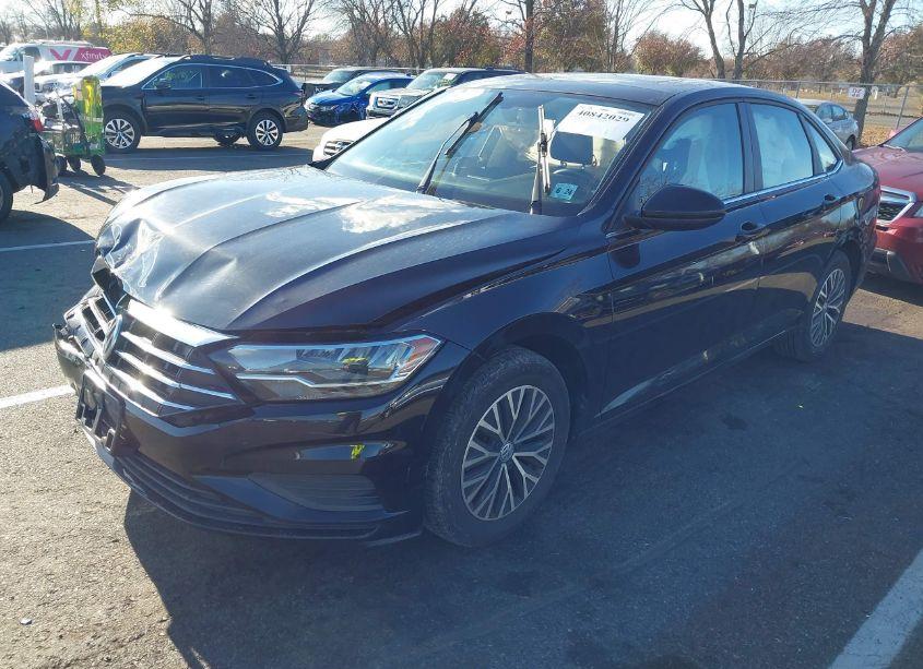 Photo 2 of 2019 Volkswagen Jetta 1.4T R-LINE/1.4T S/1.4T SE (VIN 3VWC57BU8KM192837)