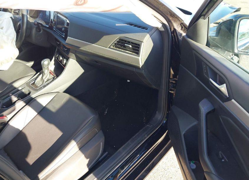 Photo 5 of 2019 Volkswagen Jetta 1.4T R-LINE/1.4T S/1.4T SE (VIN 3VWC57BU8KM192837)