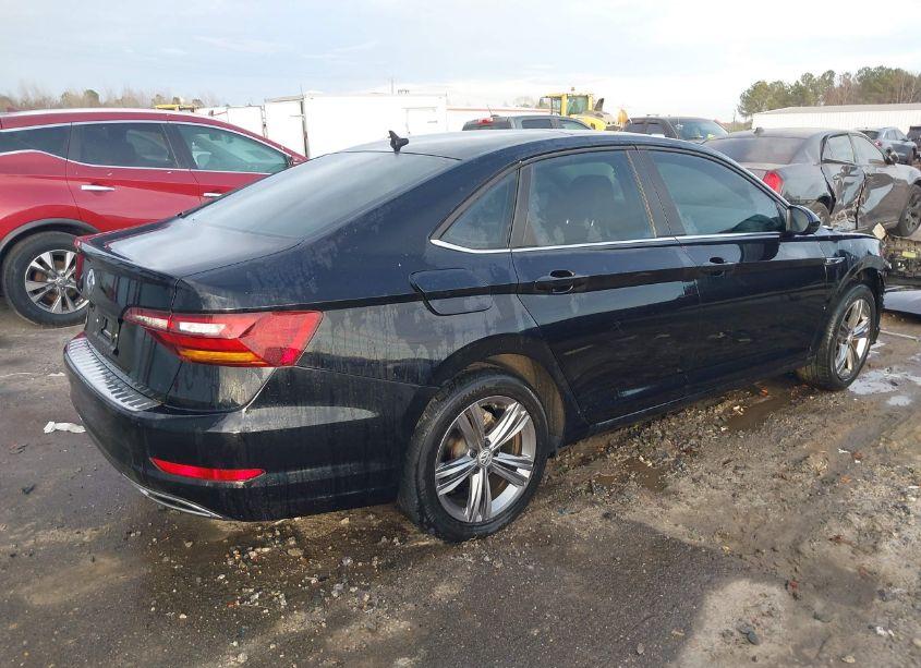 Photo 4 of 2019 Volkswagen Jetta 1.4T R-LINE/1.4T S/1.4T SE (VIN 3VWC57BU8KM198797)