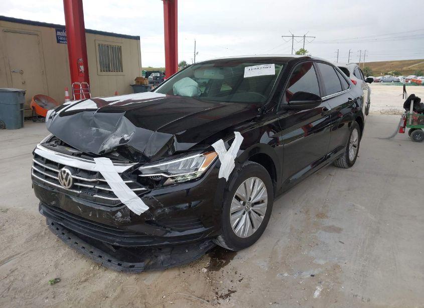 Photo 2 of 2019 Volkswagen Jetta 1.4T R-LINE/1.4T S/1.4T SE (VIN 3VWC57BU8KM198962)