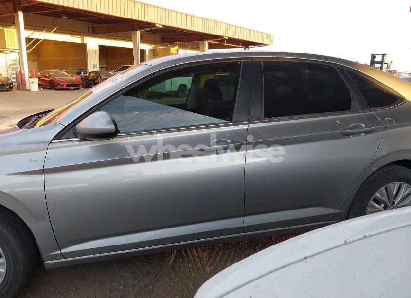 Photo 15 of 2019 Volkswagen Jetta 1.4T R-LINE/1.4T S/1.4T SE (VIN 3VWC57BU8KM199089)