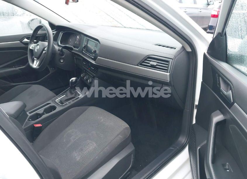 Photo 5 of 2019 Volkswagen Jetta (VIN 3VWC57BU8KM205246)