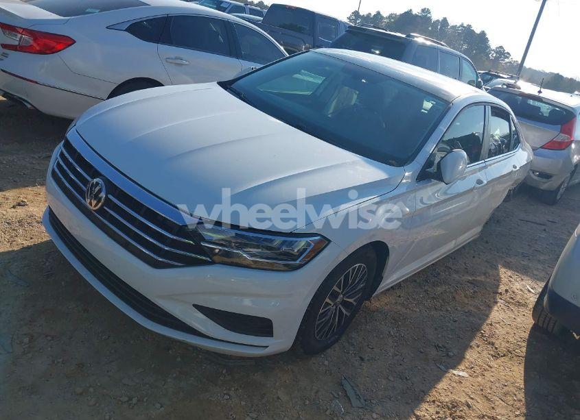 Photo 2 of 2021 Volkswagen Jetta 1.4T R-LINE/1.4T S/1.4T SE (VIN 3VWC57BU8MM016454)