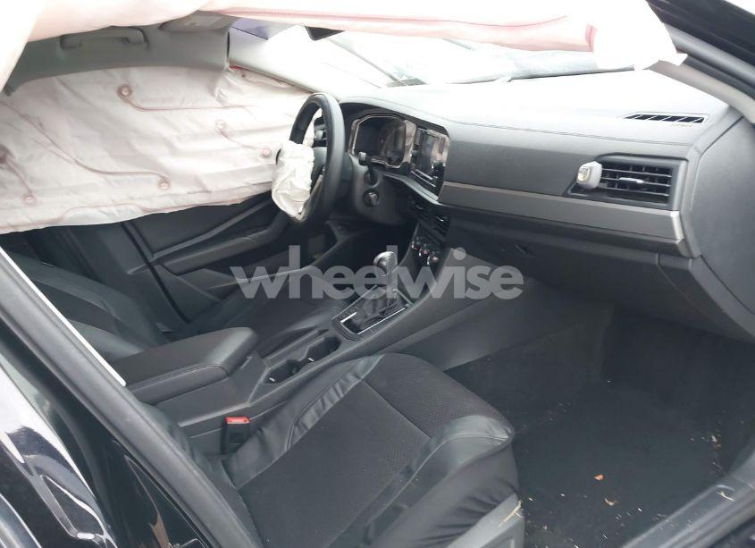 Photo 5 of 2021 Volkswagen Jetta 1.4T R-LINE/1.4T S/1.4T SE (VIN 3VWC57BU8MM102735)