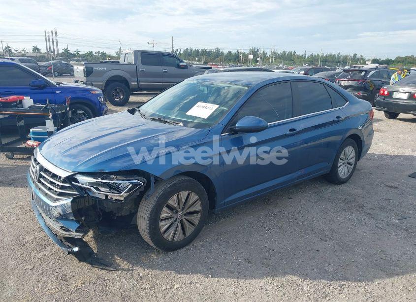 Photo 2 of 2019 Volkswagen Jetta (VIN 3VWC57BU9KM031509)