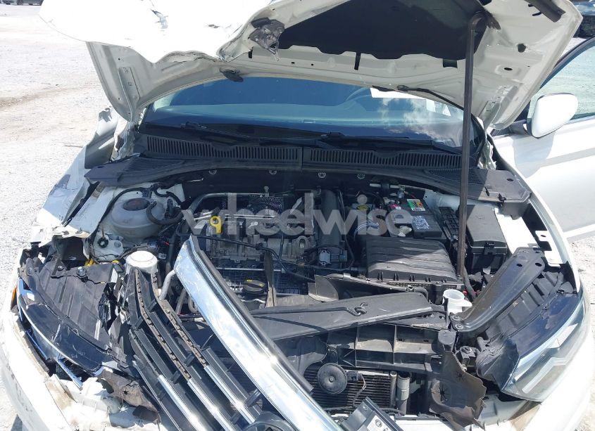 Photo 10 of 2019 Volkswagen Jetta 1.4T R-LINE/1.4T S/1.4T SE (VIN 3VWC57BU9KM044311)