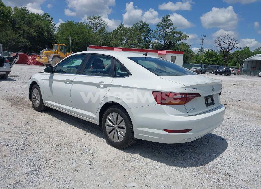 Photo 3 of 2019 Volkswagen Jetta 1.4T R-LINE/1.4T S/1.4T SE (VIN 3VWC57BU9KM044311)