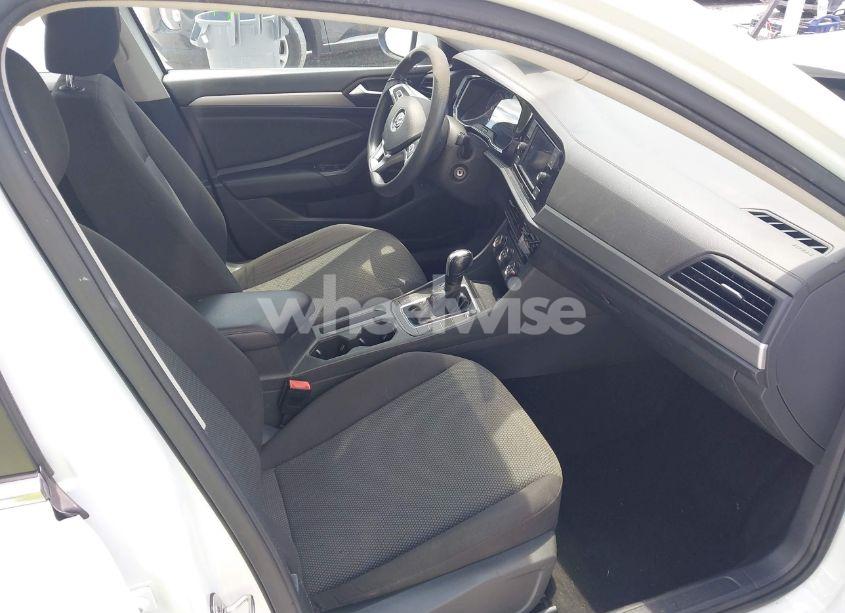 Photo 5 of 2019 Volkswagen Jetta 1.4T R-LINE/1.4T S/1.4T SE (VIN 3VWC57BU9KM044311)