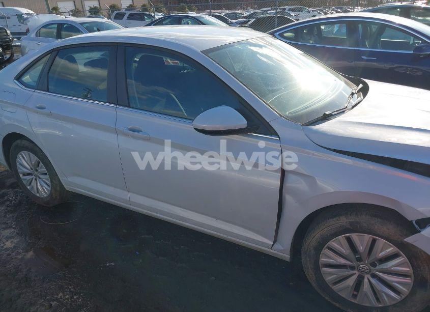 Photo 18 of 2019 Volkswagen Jetta 1.4T R-LINE/1.4T S/1.4T SE (VIN 3VWC57BU9KM052604)