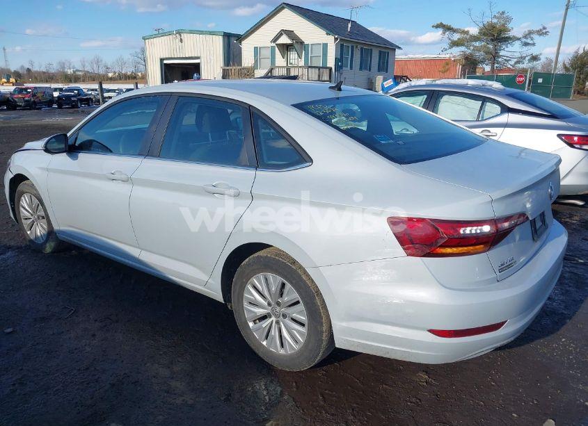 Photo 3 of 2019 Volkswagen Jetta 1.4T R-LINE/1.4T S/1.4T SE (VIN 3VWC57BU9KM052604)