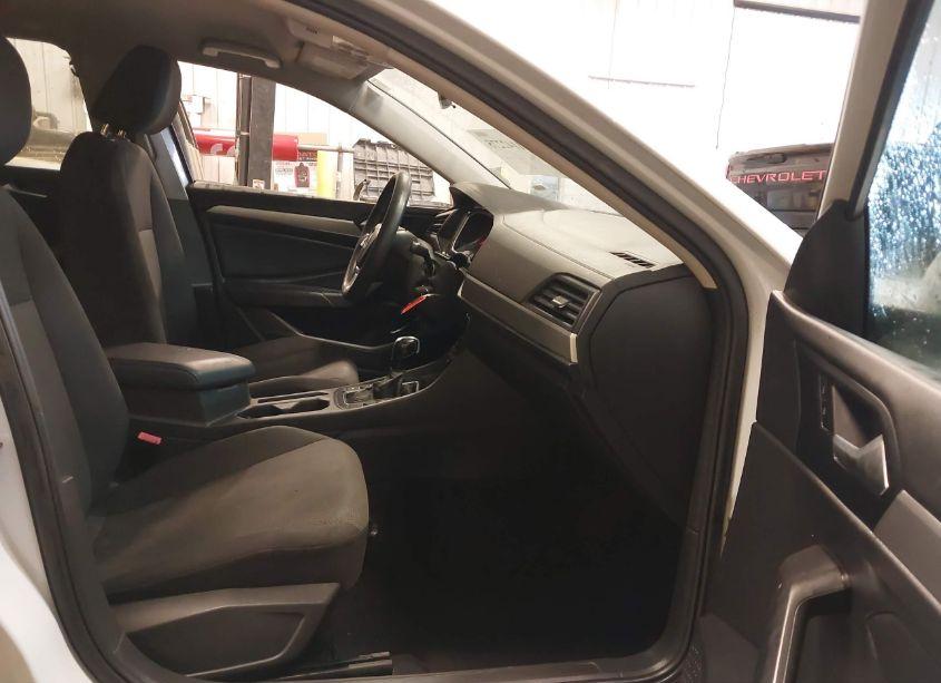 Photo 5 of 2019 Volkswagen Jetta 1.4T R-LINE/1.4T S/1.4T SE (VIN 3VWC57BU9KM074232)