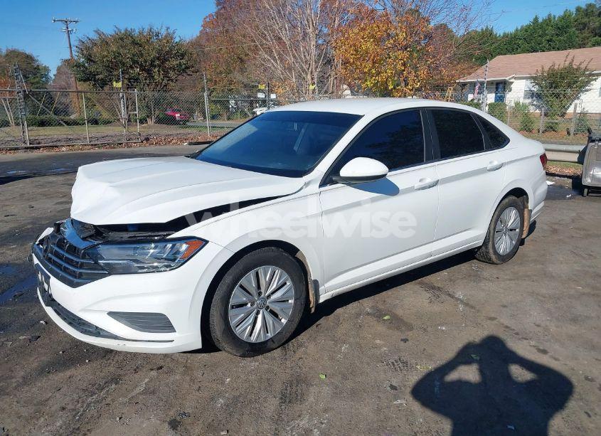 Photo 2 of 2019 Volkswagen Jetta 1.4T R-LINE/1.4T S/1.4T SE (VIN 3VWC57BU9KM077051)