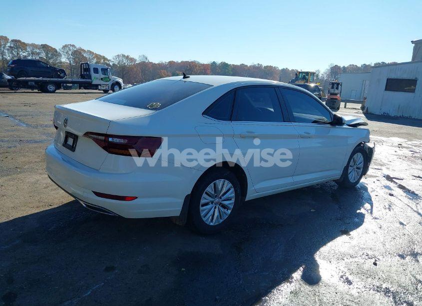 Photo 4 of 2019 Volkswagen Jetta 1.4T R-LINE/1.4T S/1.4T SE (VIN 3VWC57BU9KM077051)