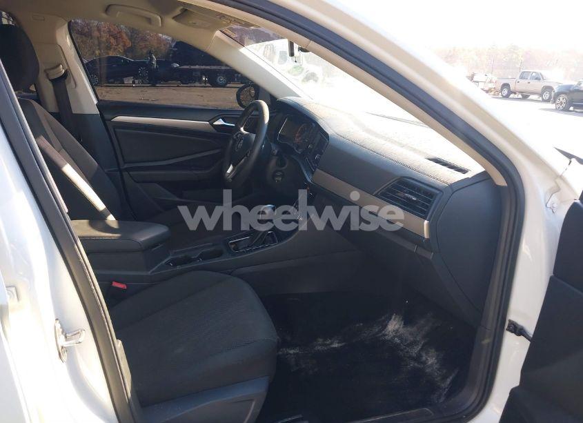 Photo 5 of 2019 Volkswagen Jetta 1.4T R-LINE/1.4T S/1.4T SE (VIN 3VWC57BU9KM077051)