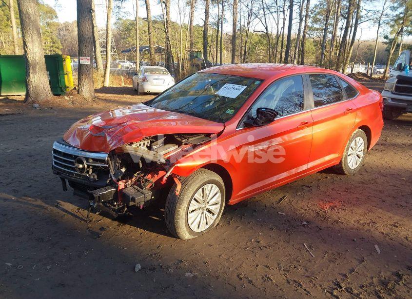 Photo 2 of 2019 Volkswagen Jetta 1.4T R-LINE/1.4T S/1.4T SE (VIN 3VWC57BU9KM082699)