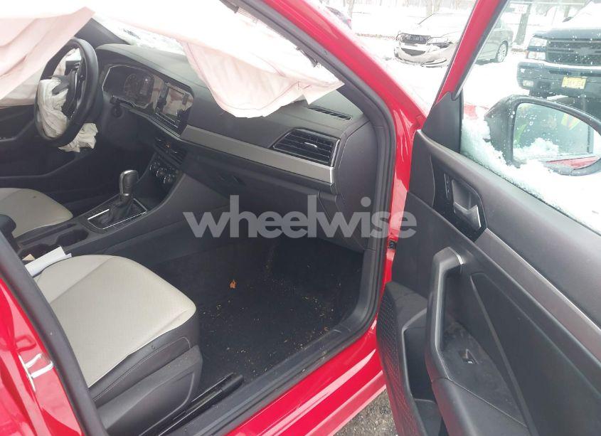 Photo 5 of 2019 Volkswagen Jetta 1.4T R-LINE/1.4T S/1.4T SE (VIN 3VWC57BU9KM095534)