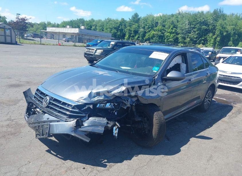 Photo 2 of 2019 Volkswagen Jetta 1.4T R-LINE/1.4T S/1.4T SE (VIN 3VWC57BU9KM097834)