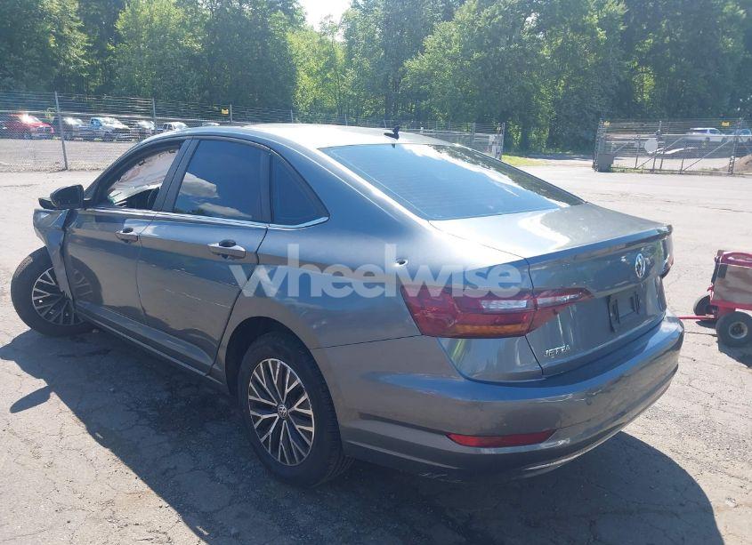 Photo 3 of 2019 Volkswagen Jetta 1.4T R-LINE/1.4T S/1.4T SE (VIN 3VWC57BU9KM097834)