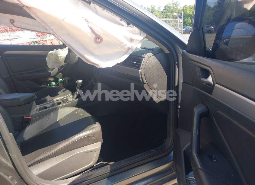 Photo 5 of 2019 Volkswagen Jetta 1.4T R-LINE/1.4T S/1.4T SE (VIN 3VWC57BU9KM097834)