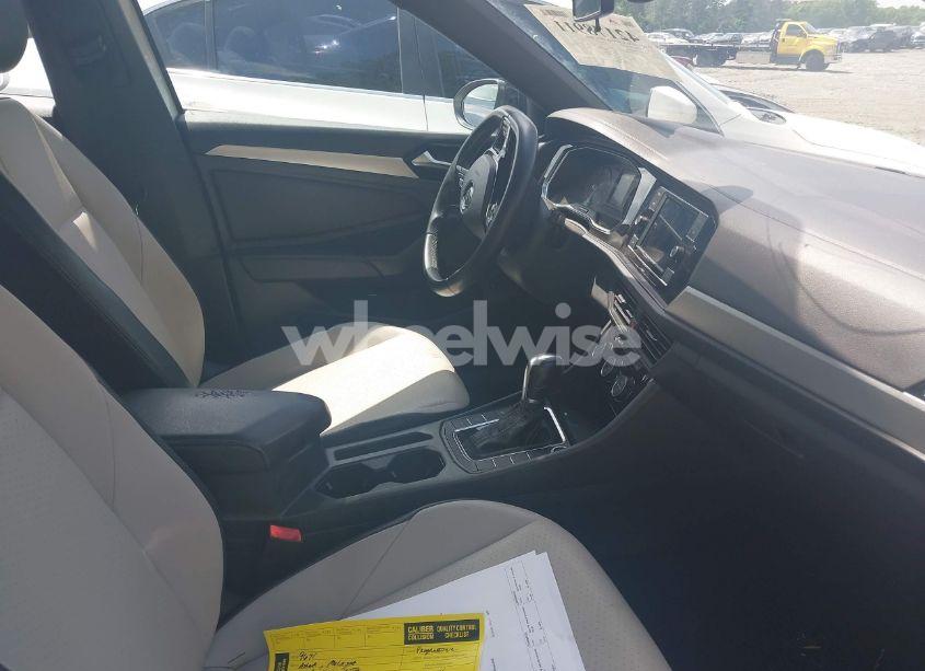 Photo 5 of 2019 Volkswagen Jetta 1.4T R-LINE/1.4T S/1.4T SE (VIN 3VWC57BU9KM103048)