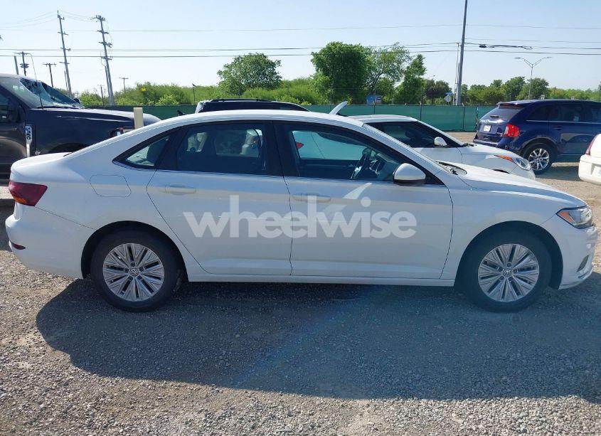 Photo 13 of 2019 Volkswagen Jetta 1.4T R-LINE/1.4T S/1.4T SE (VIN 3VWC57BU9KM105334)