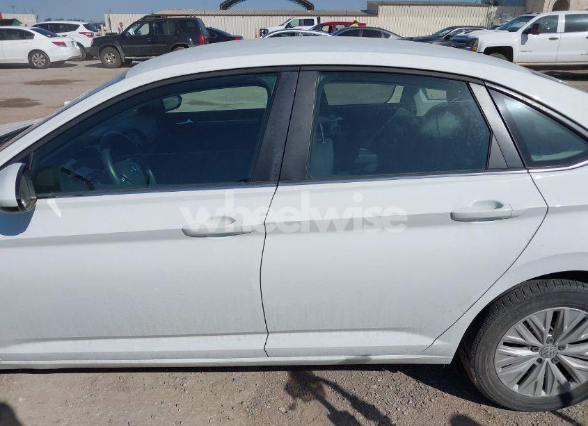 Photo 14 of 2019 Volkswagen Jetta 1.4T R-LINE/1.4T S/1.4T SE (VIN 3VWC57BU9KM105334)