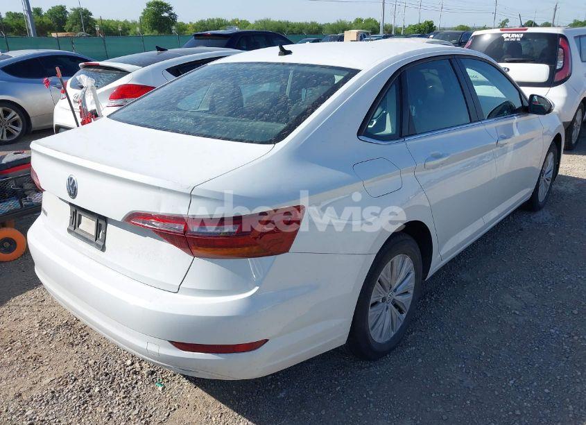 Photo 4 of 2019 Volkswagen Jetta 1.4T R-LINE/1.4T S/1.4T SE (VIN 3VWC57BU9KM105334)