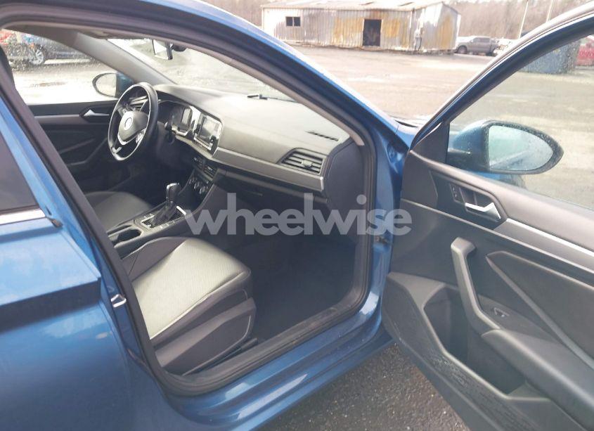 Photo 5 of 2019 Volkswagen Jetta 1.4T R-LINE/1.4T S/1.4T SE (VIN 3VWC57BU9KM186965)