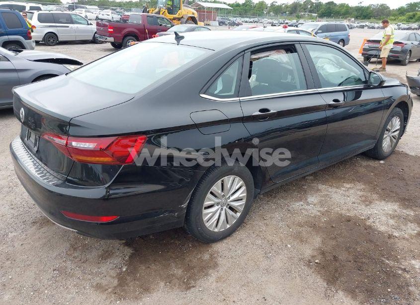 Photo 4 of 2019 Volkswagen Jetta (VIN 3VWC57BU9KM201612)
