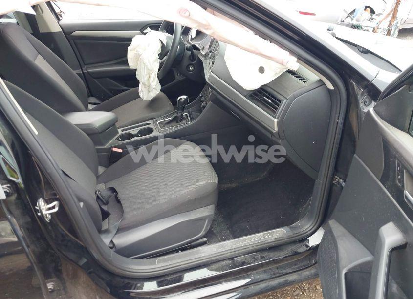 Photo 5 of 2019 Volkswagen Jetta (VIN 3VWC57BU9KM201612)