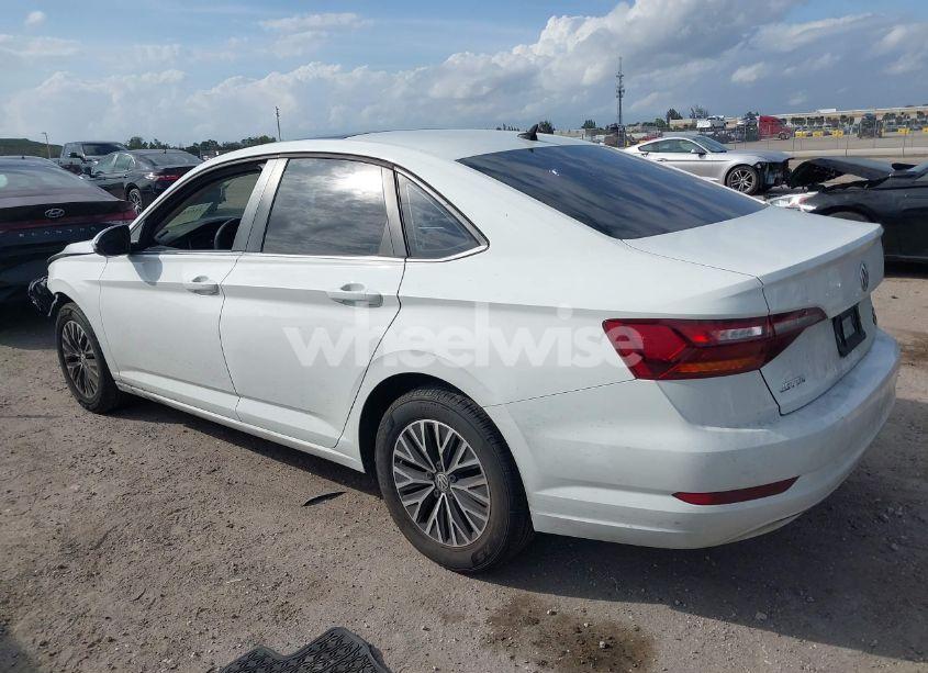 Photo 3 of 2019 Volkswagen Jetta 1.4T R-LINE/1.4T S/1.4T SE (VIN 3VWC57BU9KM209595)