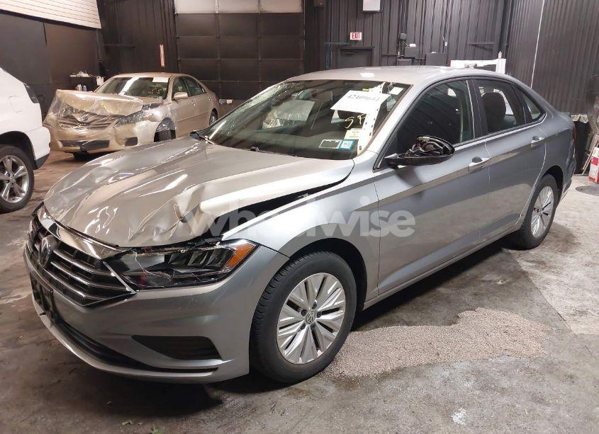 Photo 2 of 2019 Volkswagen Jetta 1.4T R-LINE/1.4T S/1.4T SE (VIN 3VWC57BU9KM228972)