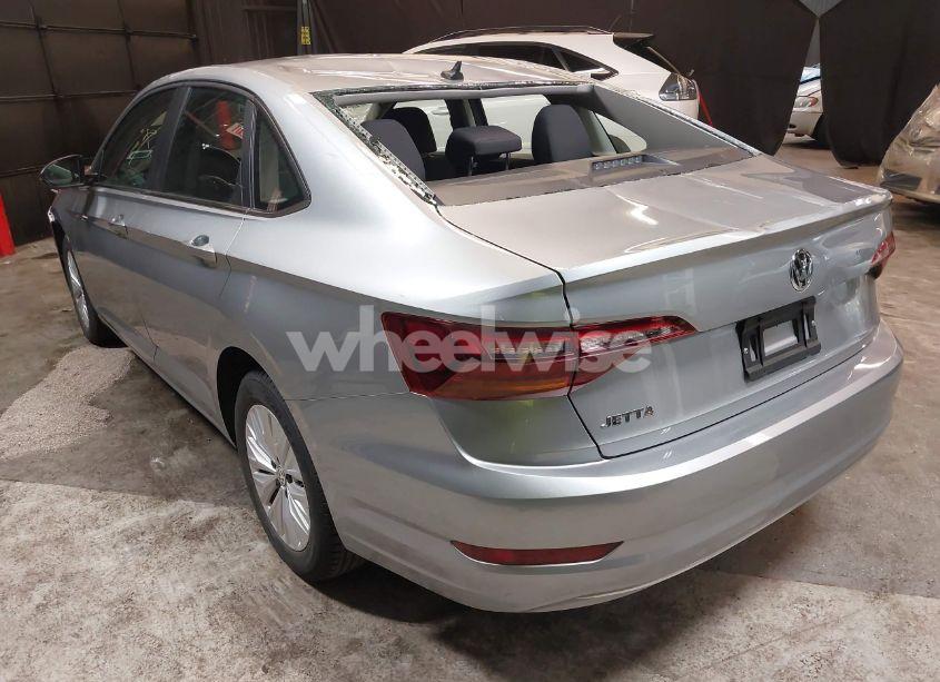 Photo 3 of 2019 Volkswagen Jetta 1.4T R-LINE/1.4T S/1.4T SE (VIN 3VWC57BU9KM228972)