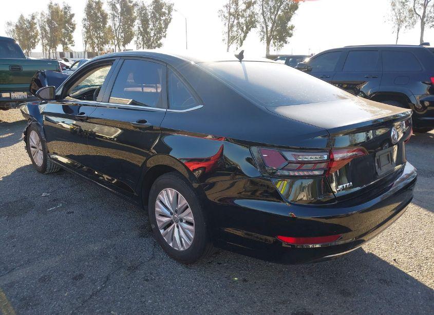 Photo 3 of 2019 Volkswagen Jetta 1.4T R-LINE/1.4T S/1.4T SE (VIN 3VWC57BU9KM251801)