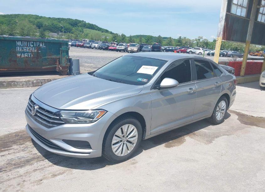 Photo 2 of 2019 Volkswagen Jetta (VIN 3VWC57BU9KM253256)