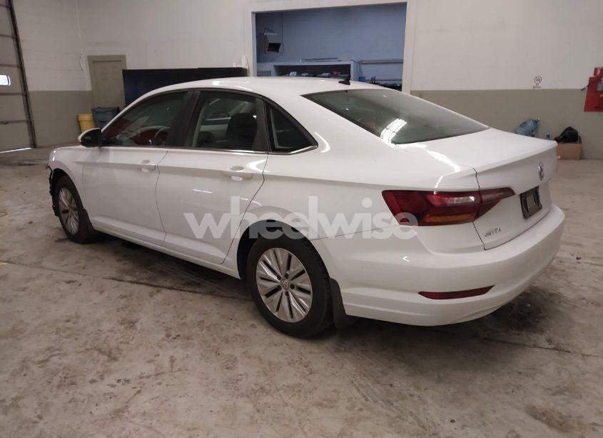 Photo 3 of 2019 Volkswagen Jetta 1.4T R-LINE/1.4T S/1.4T SE (VIN 3VWC57BU9KM259316)
