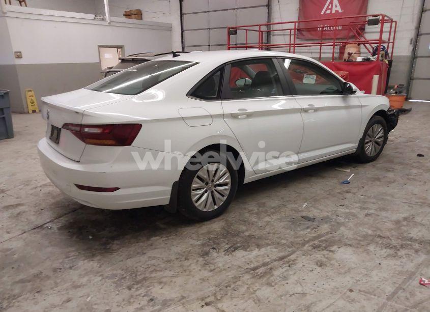 Photo 4 of 2019 Volkswagen Jetta 1.4T R-LINE/1.4T S/1.4T SE (VIN 3VWC57BU9KM259316)