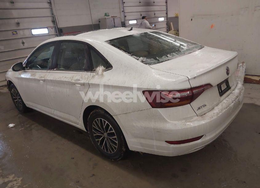 Photo 3 of 2019 Volkswagen Jetta 1.4T R-LINE/1.4T S/1.4T SE (VIN 3VWC57BU9KM272096)