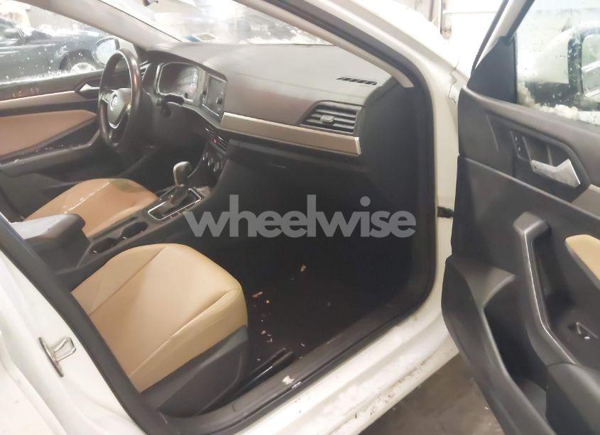 Photo 5 of 2019 Volkswagen Jetta 1.4T R-LINE/1.4T S/1.4T SE (VIN 3VWC57BU9KM272096)