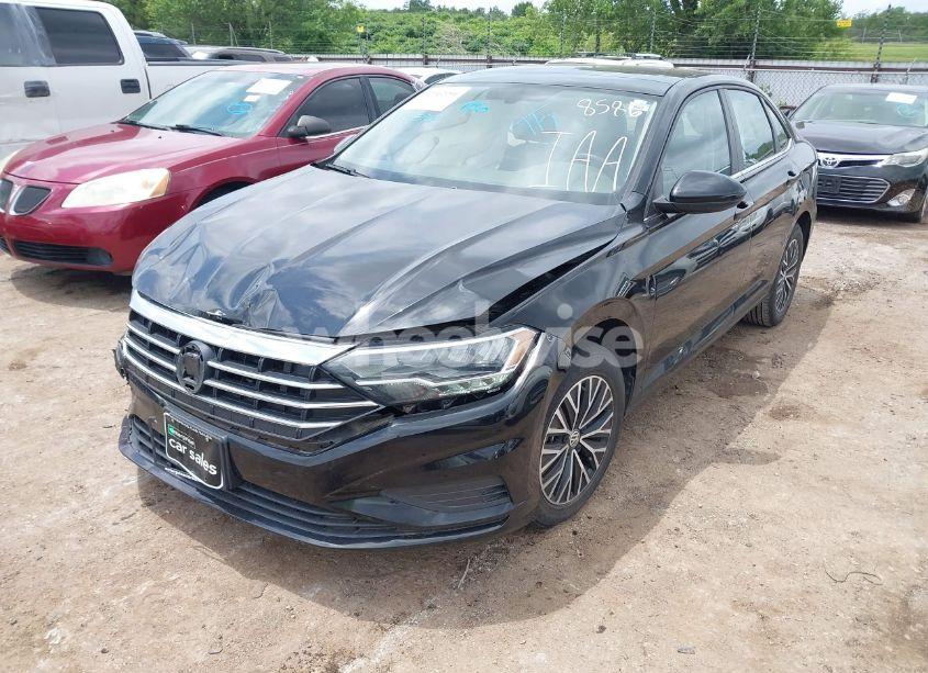 Photo 2 of 2021 Volkswagen Jetta 1.4T R-LINE/1.4T S/1.4T SE (VIN 3VWC57BU9MM048586)