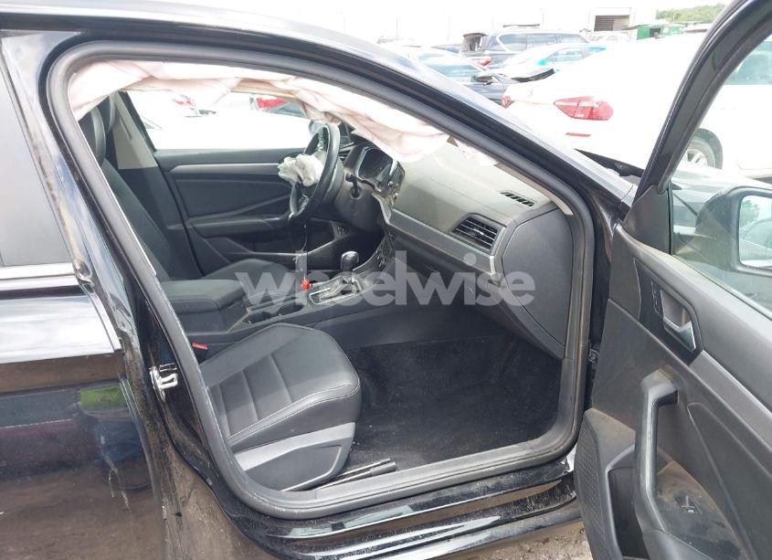 Photo 5 of 2021 Volkswagen Jetta 1.4T R-LINE/1.4T S/1.4T SE (VIN 3VWC57BU9MM048586)