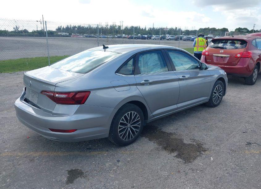 Photo 4 of 2021 Volkswagen Jetta 1.4T R-LINE/1.4T S/1.4T SE (VIN 3VWC57BU9MM066313)