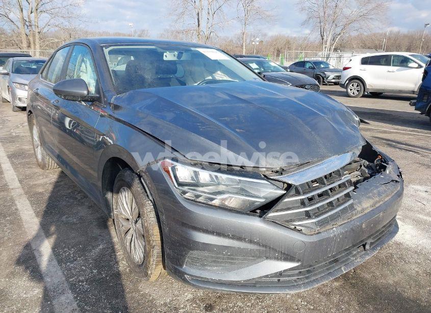 2019 Volkswagen Jetta 1.4T R-LINE/1.4T S/1.4T SE (VIN 3VWC57BUXKM022849) main photo