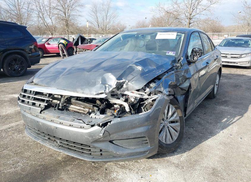 Photo 2 of 2019 Volkswagen Jetta 1.4T R-LINE/1.4T S/1.4T SE (VIN 3VWC57BUXKM022849)