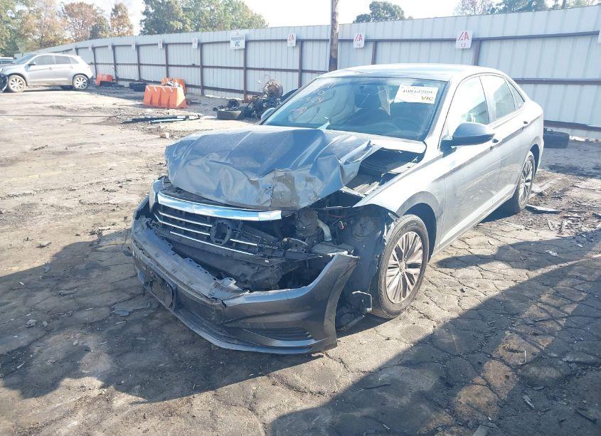 Photo 2 of 2019 Volkswagen Jetta 1.4T R-LINE/1.4T S/1.4T SE (VIN 3VWC57BUXKM023421)