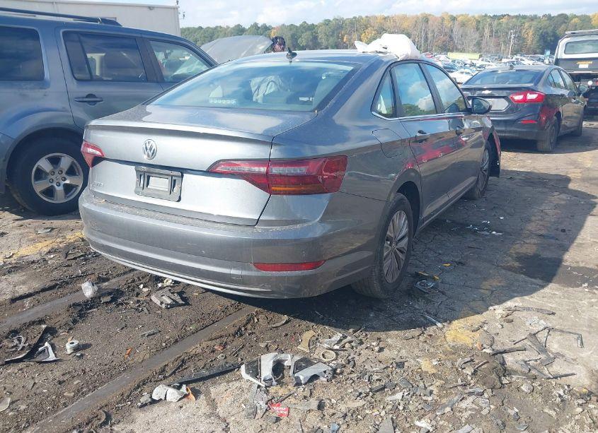 Photo 4 of 2019 Volkswagen Jetta 1.4T R-LINE/1.4T S/1.4T SE (VIN 3VWC57BUXKM023421)