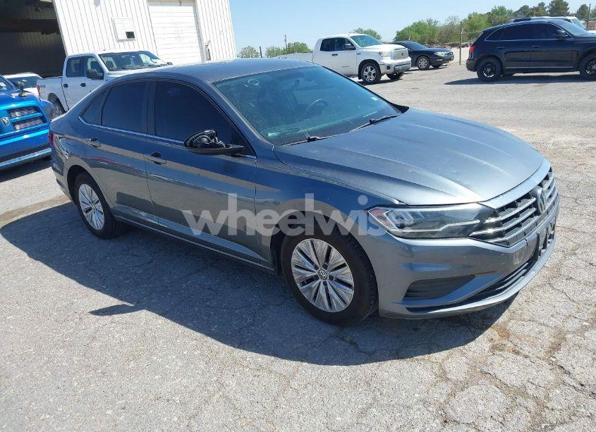 2019 Volkswagen Jetta 1.4T R-LINE/1.4T S/1.4T SE (VIN 3VWC57BUXKM023533) main photo
