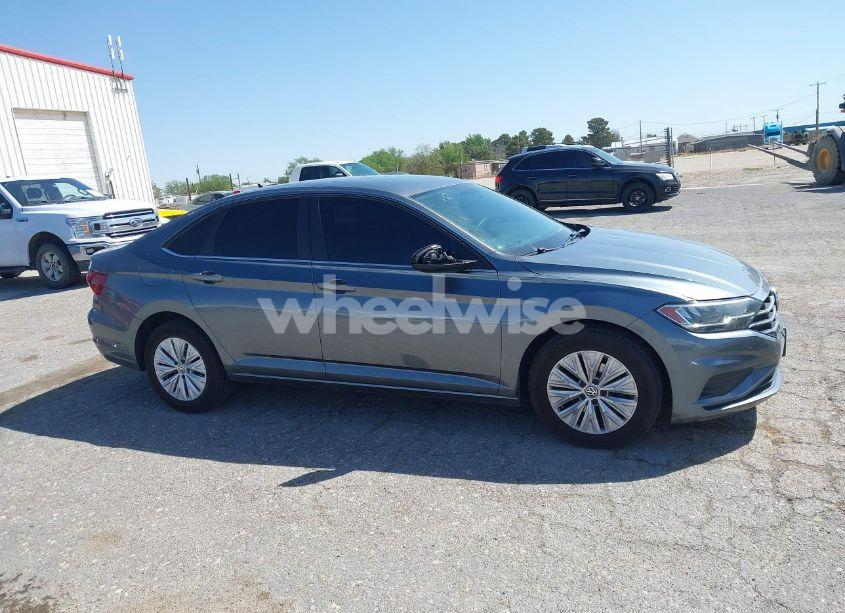 Photo 13 of 2019 Volkswagen Jetta 1.4T R-LINE/1.4T S/1.4T SE (VIN 3VWC57BUXKM023533)