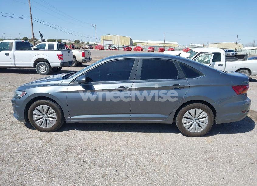 Photo 14 of 2019 Volkswagen Jetta 1.4T R-LINE/1.4T S/1.4T SE (VIN 3VWC57BUXKM023533)
