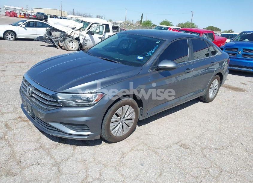 Photo 2 of 2019 Volkswagen Jetta 1.4T R-LINE/1.4T S/1.4T SE (VIN 3VWC57BUXKM023533)